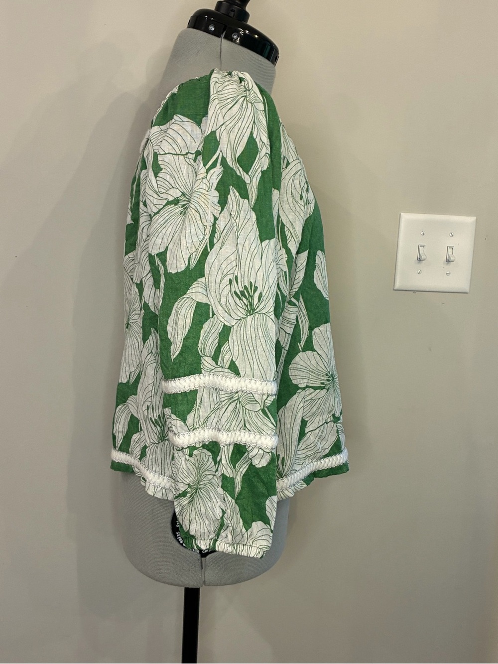 Tahari Green and White Floral Peasant Tunic - Picture 3 of 8
